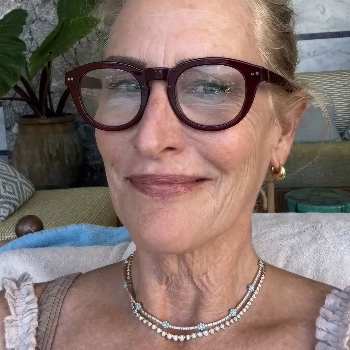 thick round red reading glasses 